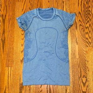 Lululemon run swiftly shirt size 6